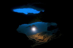 entrance fossil cave by Roland Bach 